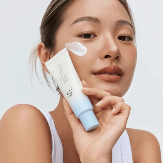 Aurinkovoiteet ja tone up -voiteet -50% YEPPO & SOONSOO